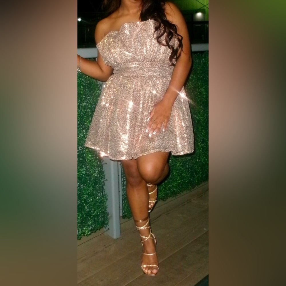 Strapless sequins dress